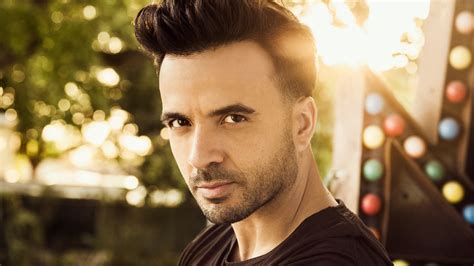 Luis fonsi, daddy yankee] despacito quiero respirar tu cuello despacito deja que te diga cosas al oído para que te acuerdes si no estás conmigo despacito quiero desnudarte a besos. Luis Fonsi on Spanish Smash 'Despacito,' Justin Bieber ...