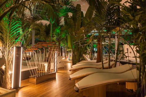 Mijn ultieme, ontspannen badkamermomentje top ik af met lekkere, luxe verzorgingsproducten van therme, zoals de nieuwe. Therme - G2 Travel Romania