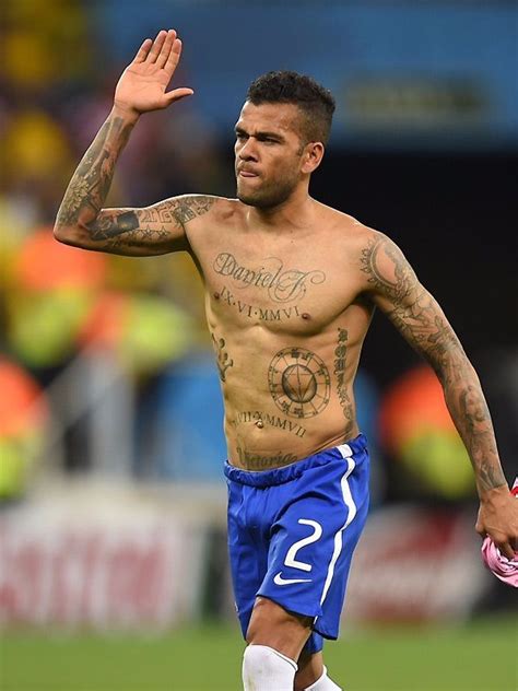 But alves hasn't lost the eccentricity that made him a smash hit in europe after being pictured. Tatuajes de Dani Alves » Ideas y fotografías