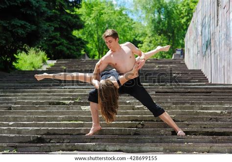 Fotografie De Stoc Descriere Contemporary Dance Man Woman Passionate Dance Id
