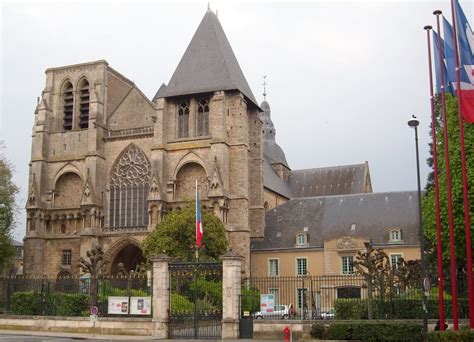 Il y a beaucoup de « croyances » autour de la couture ! Notre-Dame de la Couture - Wikipedia