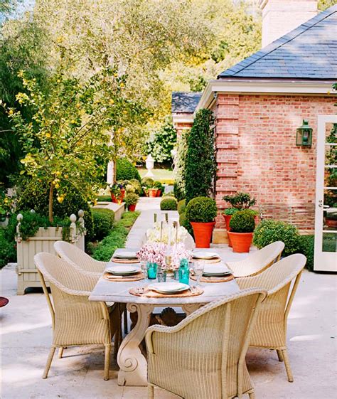 45 Delightful Outdoor Dining Area Design Ideas