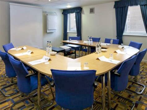 The inn offers free wifi throughout the property and has a conference centre, conference equipment and a business centre. Holiday Inn Express London Limehouse, London | Book on ...
