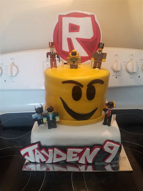 Download this free roblox favor box to send your guests some with some treats at the end of your event. Roblox Birthday Cake - CakeCentral.com