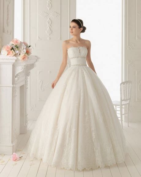 Hat das brautkleid eine andere farbe, sollte dies in die gesamte traumdeutung unbedingt miteinbezogen werden. Schönsten hochzeitskleider der welt