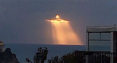 photo of christ coming in clouds of sky goes viral wnd