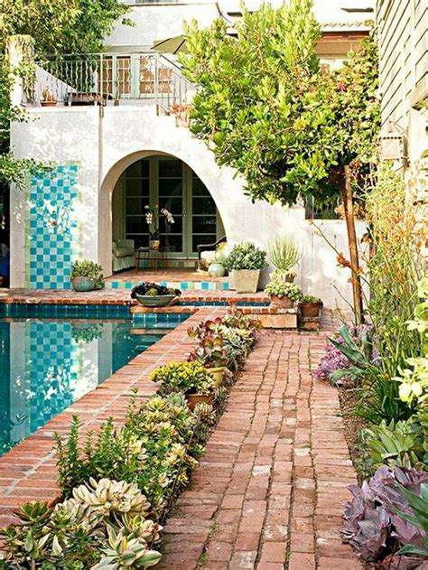 Garten Mit Schwimmbad In Mediterranem Stil Spanish Style Homes Spanish