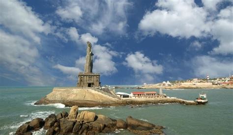 The thiruvalluvar statue is a 133 feet (40.5 m) tall stone sculpture of the tamil poet and saint tiruvalluvar, author of the thirukkural. Thiruvalluvar Statue In Kanyakumari Situated Right In The ...