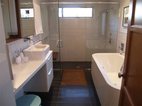Assembly tutorial for the tall section godmorgon cabinet system, usually found in ikea bathroom setups. SPLOG: Things that come out: Marcasel Master Bath