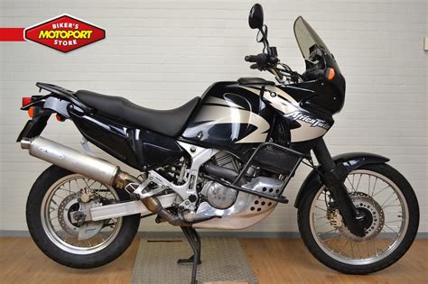 It features 4 automatic modes the africa twin has four default riding modes: Te Koop: HONDA XRV 750 Africa Twin - BikeNet