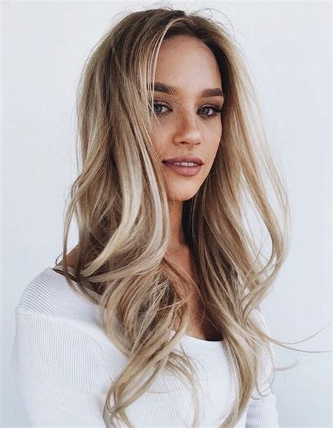 Keeping the wearer's natural hair color at the top, sam creates a mushroom blond ombre affect that looks simple and chic all at once. Ombré hair blond clair - Ombré hair : les plus beaux ...