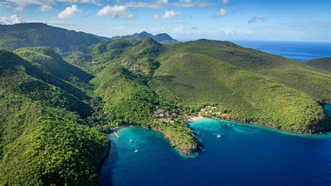 Rumor has it, the master of the estate was a thief who would lure ships into the cove where they would slam against the rocks, leaving the wreckage fresh for looting. Circuit Martinique : La Martinique et les îles du nord en ...