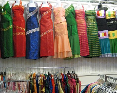 a-hmong-village-in-minnesota-laos-clothing,-hmong