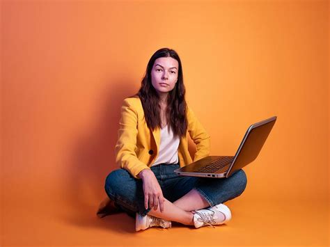 How To Stand Out In An Entry-Level Job As A Recent Grad - Work It Daily