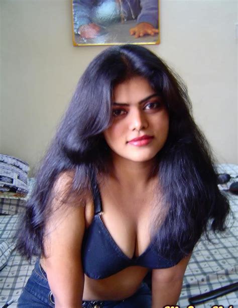 Desi Mallu Hot Actress Neha Nair Sexy Cleavage And Boobs Photo Telugu