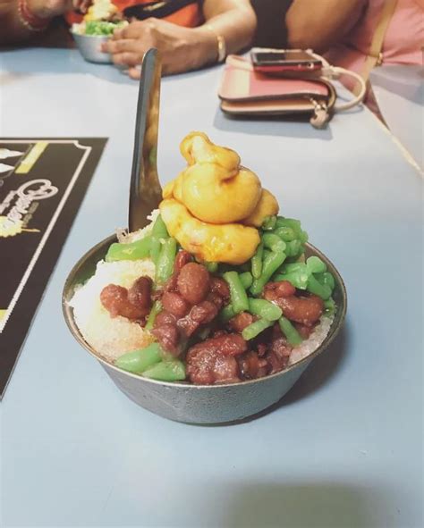 Milk , red beans and cendol mix up together and add in some ice, that is a fabulous combination to have under the hot sun! 8 Best Cendol in Penang You Must Try - Penang Foodie