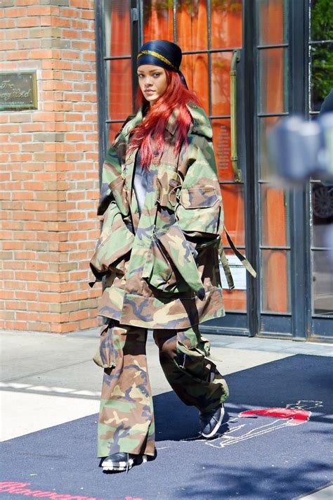 Couture Meets Streetwear Das Sind Die Coolsten Looks Von Rihanna