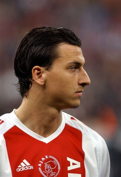 A swedish professional footballer, zlatan ibrahimovic has played for nine different big clubs of seven different countries. Young Ibrahimovic en 2020 (con imágenes) | Ibrahimovic ...