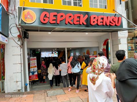 Jun 07, 2021 · melansir dari beberapa sumber, tribuntravel memberikan rekomendasi tempat makan ayam geprek di solo. Korang Mampu Tahan Kepedasan Tahap 15 Sambal Embe Di ...