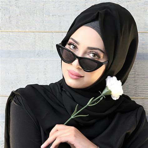 باح الزهور 🌹🌹🌹 Follow Bmb Hijab For More ♥♥♥♥♥♥♥♥♥♥♥ Black