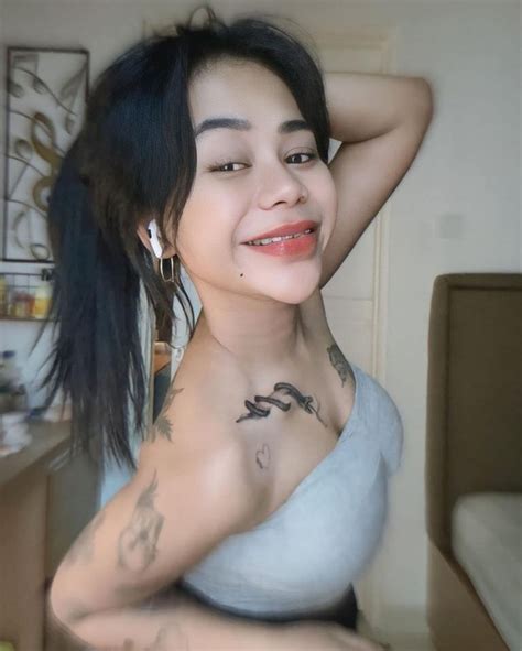 Cimoy Montok Adds Tattoo On Chest Netizens Request Onlyfans Content