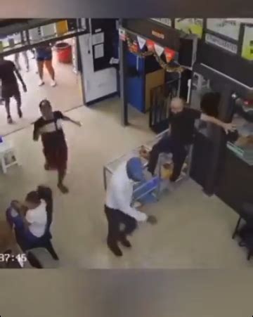 Mucura invade loja no Centro de Manaus e deixa clientes em pânico