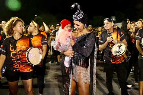 Sabrina Sato Diz Que Nunca Deixará O Carnaval Quero Ser Igual A Dercy 22 01 2020 Uol Carnauol