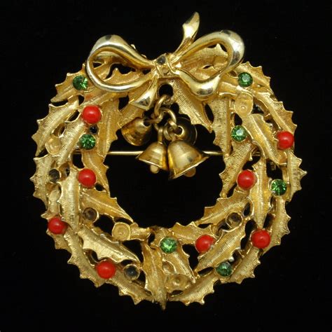 Christmas Wreath Brooch Pin Vintage Art World Of Eccentricity And Charm