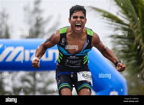 Athlete Finish Line Hi Res Stock Photography And Images Alamy