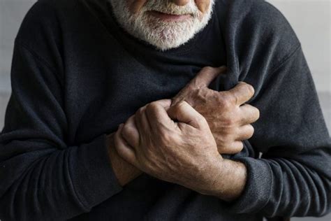 10 Common Chest Pain Symptoms And What They Might Mean Facty Health