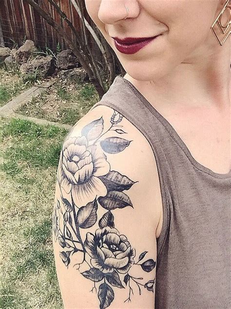 back shoulder tattoo ideas for females shoulder tattoo flower tattoo shoulder quarter sleeve