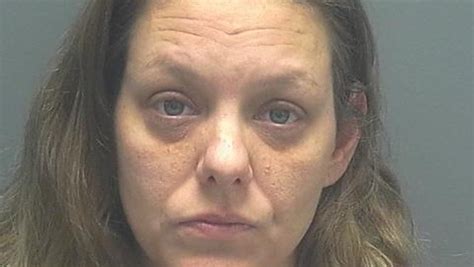 Cape Coral Woman Embezzled 11 000 From Employer Police Say