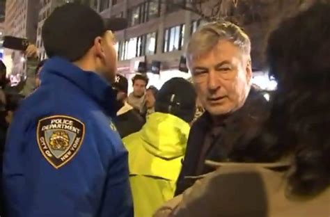 Alec Baldwin Envolve Se Em Confrontos Manifestantes Pr Palestina