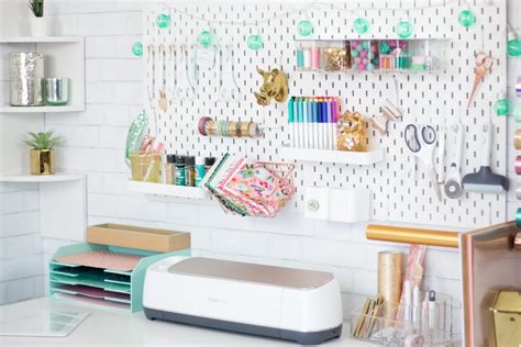 This lesson offers you solutions for storing your cutting mats, tools, paper, and vinyl.watch lesson 1 i. Cricut Craft and Sewing Room Organization Hacks (With ...
