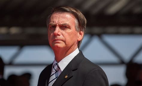 Bolsonaro says brazilian military would take the streets on his orders. Governo Bolsonaro: o que esperar para os concursos?