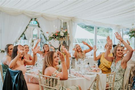 12 Fun Wedding Dinner Table Games For Guests