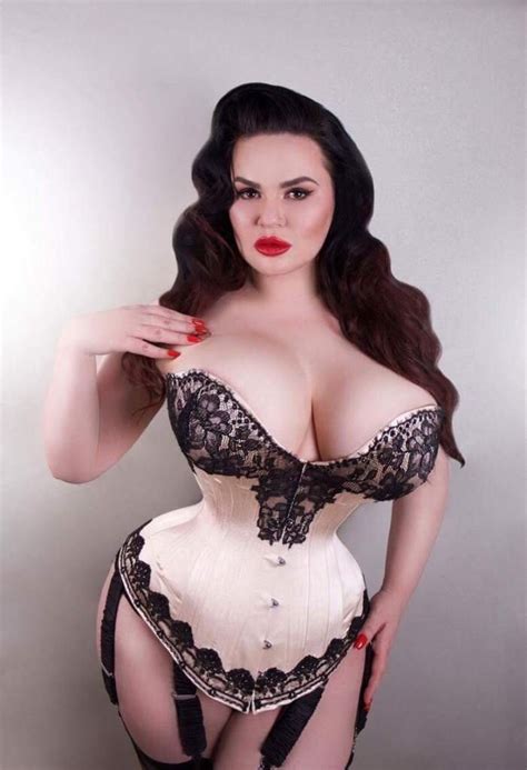 Overbust Corsets For Largeheavy Busts Big Women Fashion Curvy Women Fashion Curvy Woman