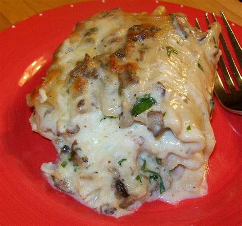 Chicken Lasagna Roll Ups With Mushroom And Garlic Alfredo Bobbis