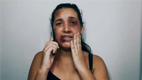 A Cada Dois Minutos Uma Mulher é Vítima De Violência Doméstica Youtube