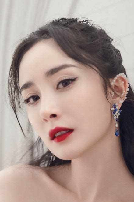 #yang mi #ancient china #楊冪 #chinese beauty #chinese costume. 楊冪紅毯爆出「白嫩北半球」 薄紗裙擺透光曬「激細腿根」 | 娛樂星聞