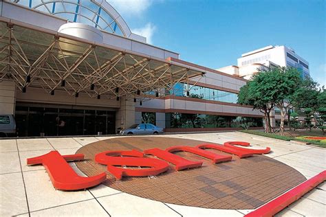 但難道要因為口袋錢不夠，我們就放棄投資這些優質企業嗎？不，誰說股票一次一定要買一張？你何不試試「 零股 」投資術，用小錢成為大企業的股東!今天一起來看看，如何做零股交易吧？ 台積電 零股 怎麼買 (有圖解流程，可直接點此看) ？以下給你 新手保證懂 的最完整的 零股 交易 秘笈。 台積電研發費年年增 國營事業想衝研發也要看CP值 | 信傳媒