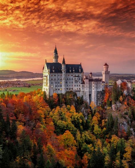 Gorgeous Fall Colors In Neuschwanstein Castle Germany 🍁🍁🍁 Picture By