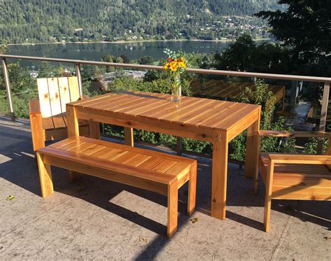 They are made of pallet wood blocks and big hefty 12″ nails. Simple Outdoor Dining Table | Ana White