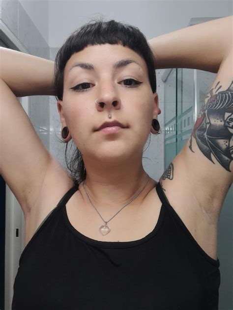 want to cum in my armpits 🤭 r stinkypits