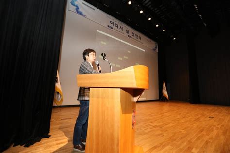 유현준 교수(홍익대 건축학부) 인터뷰② 온라인 비중 늘수록, 교회 오프라인 공간 활용이 중요! 건보공단, 대한민국 대표 건축가 유현준 교수 초청 전문가 특강 ...