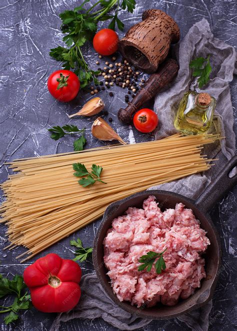 Premium Photo Ingredients For Spaghetti Bolognese