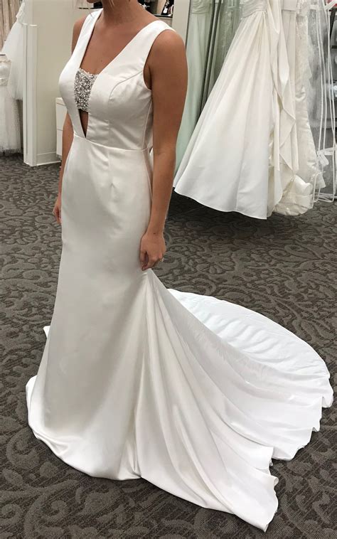 Vera Wang Crepe Back Satin Gown With Encrusted Bandeau New Wedding Dress Save 24 Stillwhite