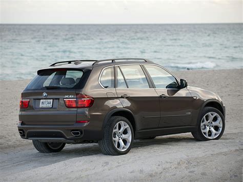 It has unparalleled control on and off the road. 2011 BMW X5 - Price, Photos, Reviews & Features