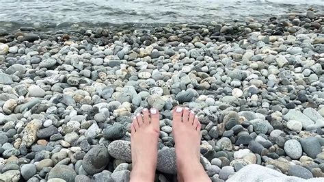 vidéo de fétichisme des pieds pieds dans l eau de mer xhamster