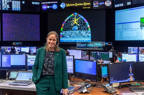 Mosaic Flight Nasas 100th Flight Director Leads Mission Control Collectspace